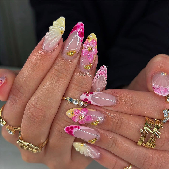 Artful nail set with floral accents Kalsten