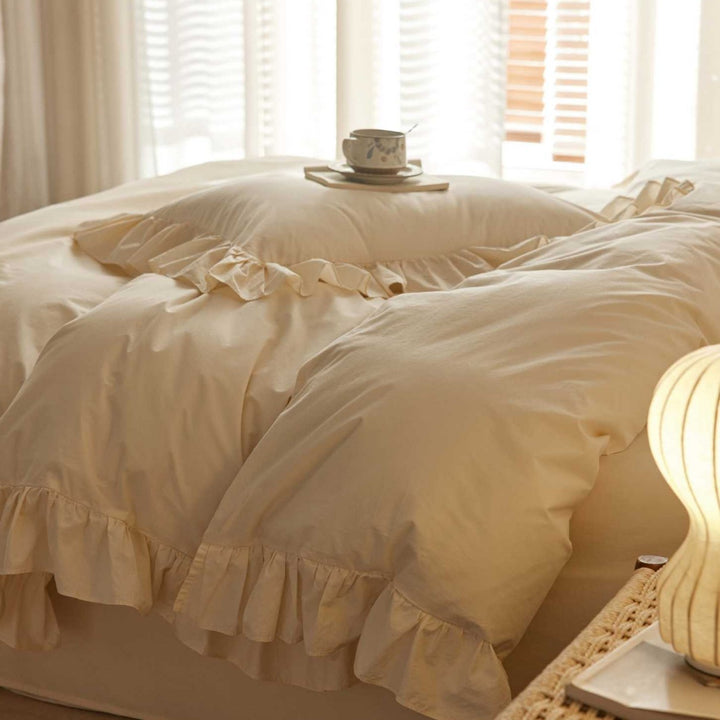 Luxurious bedding set with ruffle hem and soft cotton touch