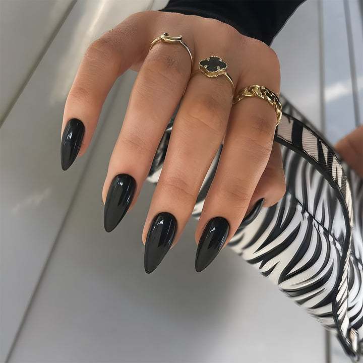 Artificial nail set with stylish, pointed design Kalsten
