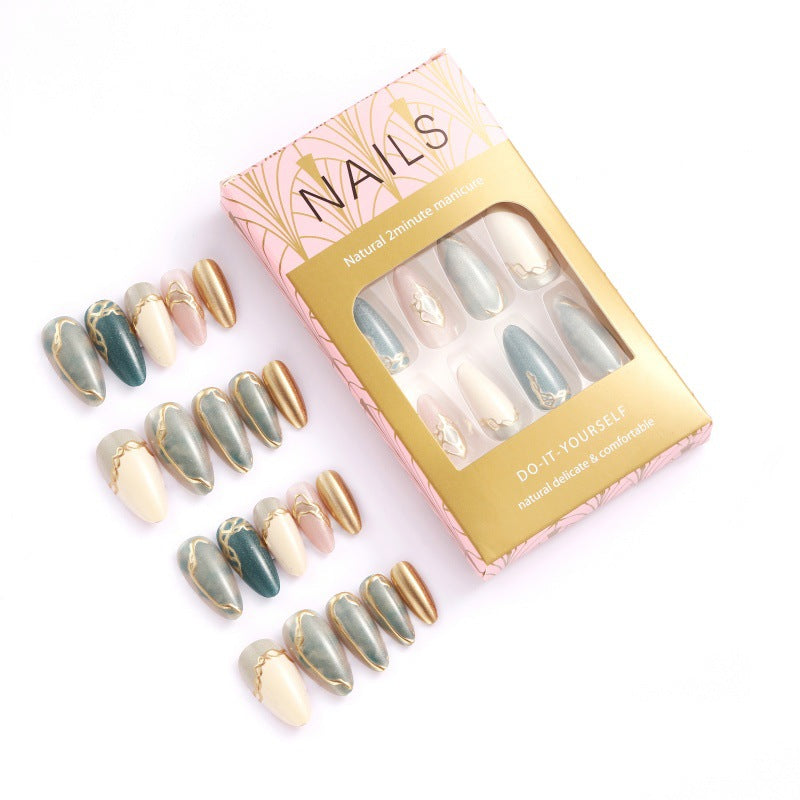 Artificial nails with elegant golden accents Kalsten