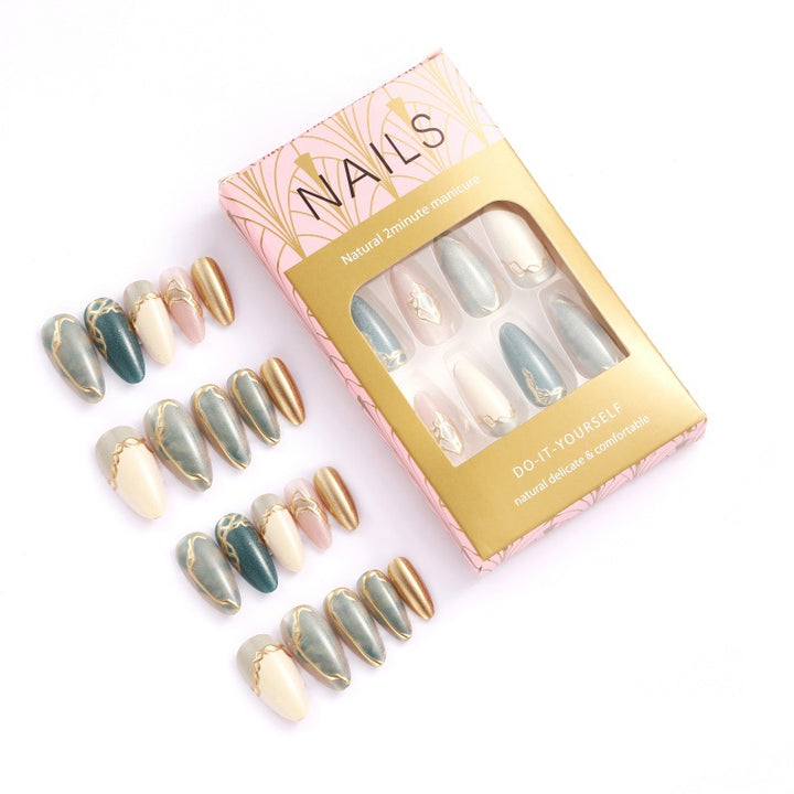 Artificial nails with elegant golden accents Kalsten