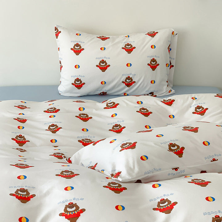 Baby and toddler bedding set made of soft cotton percale with cheerful elephant design