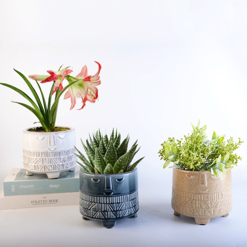 Decorative plant pot with facial features Kalsten
