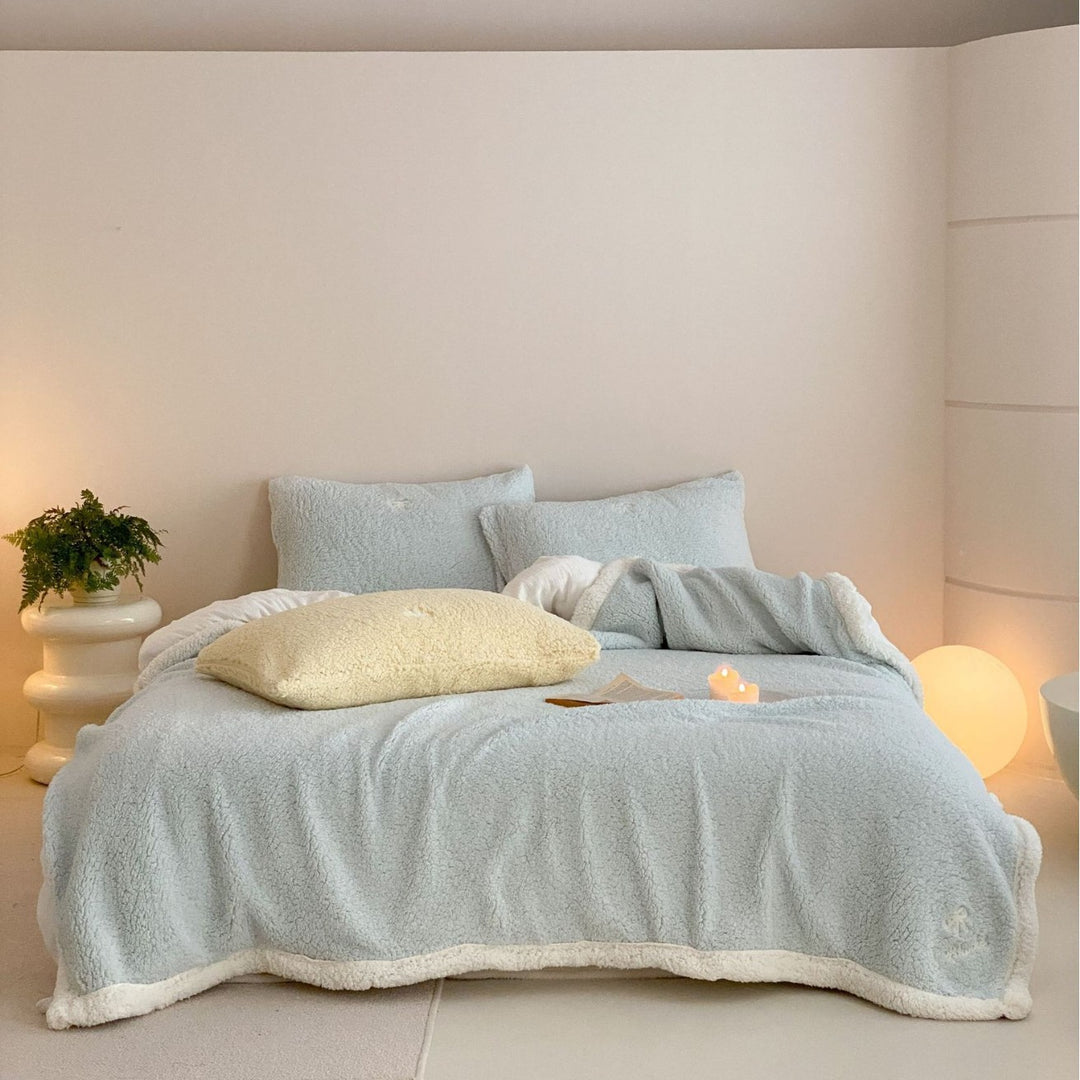 Cozy Sherpa blanket with reversible fleece lining