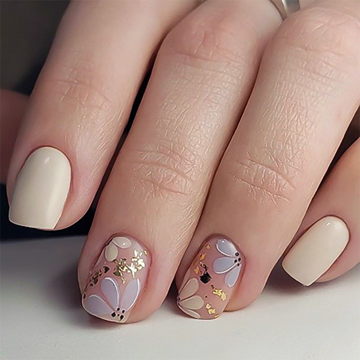 Artful nail design with floral details Kalsten