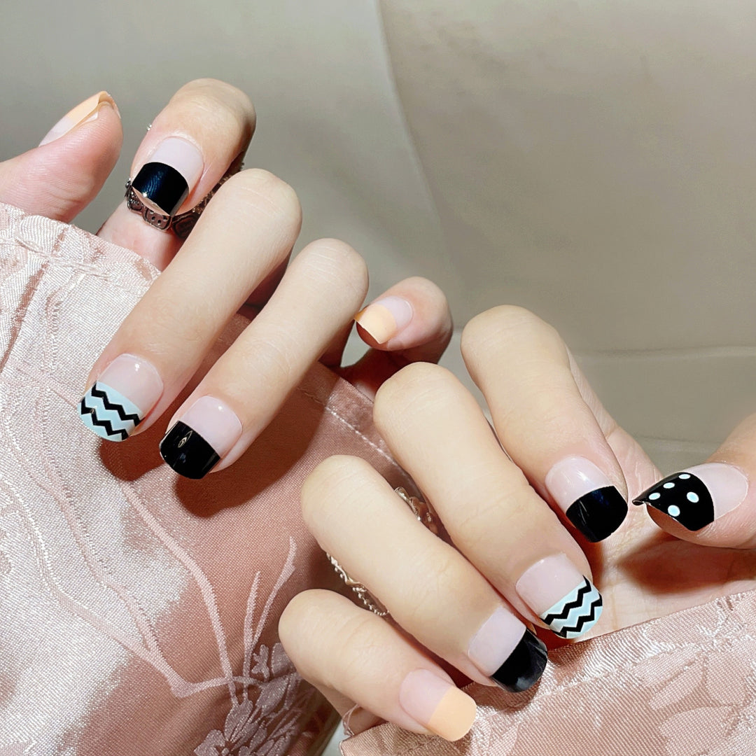 Artistic Press-On Nail Design Set with Geometric Patterns
