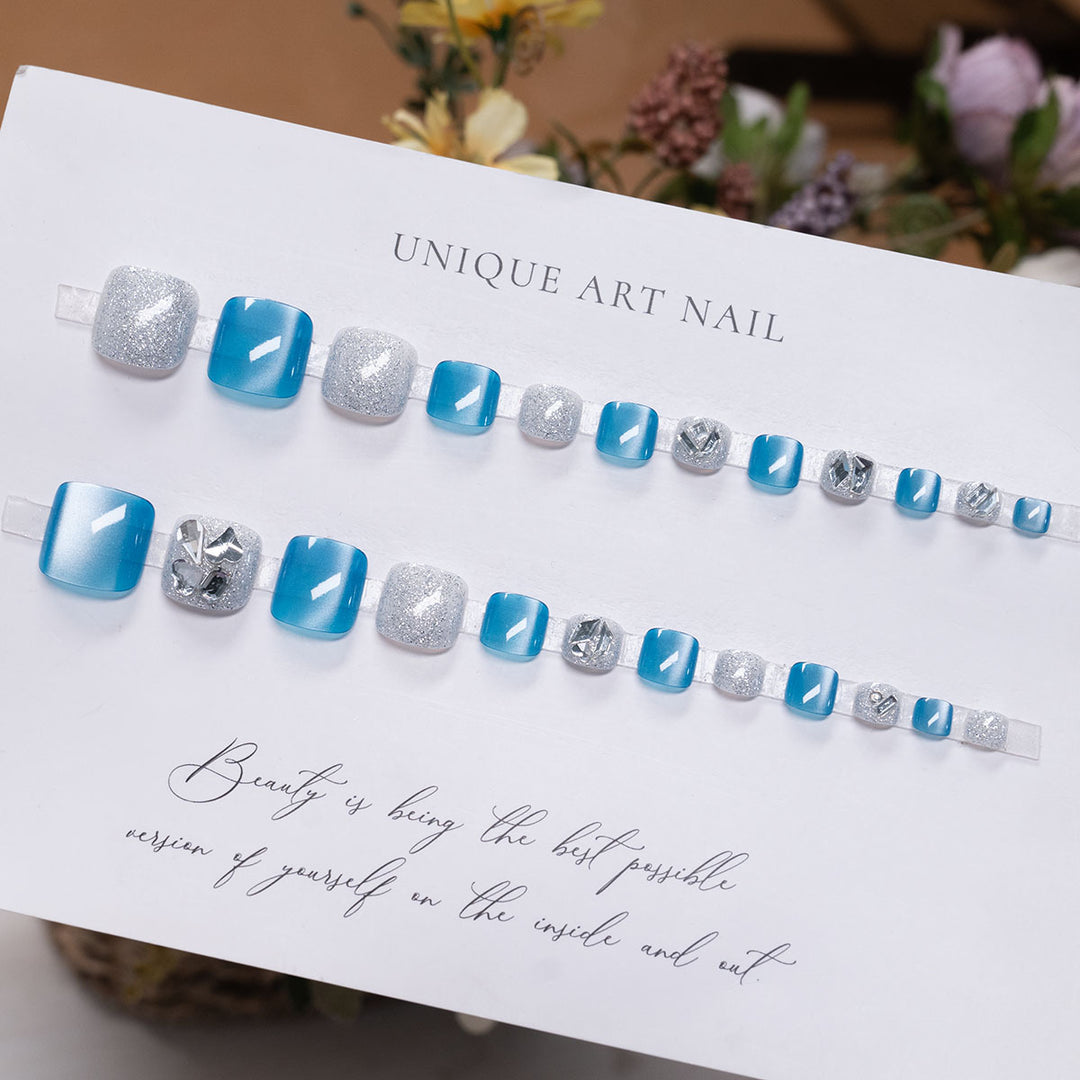 Luxurious Press-On Toenail Art