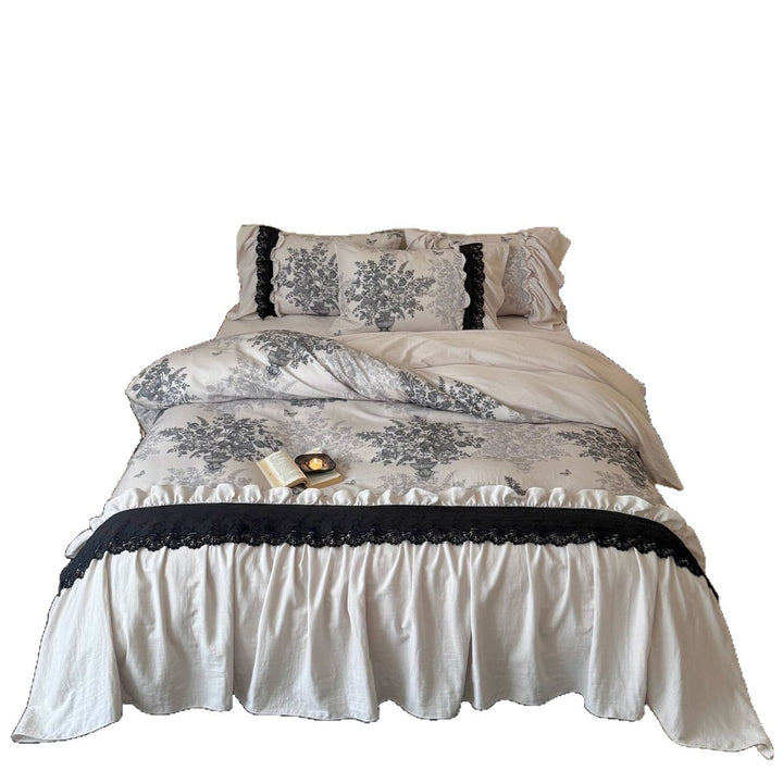 Bedding set in Toile vintage style with frill, lace trim and bed skirt