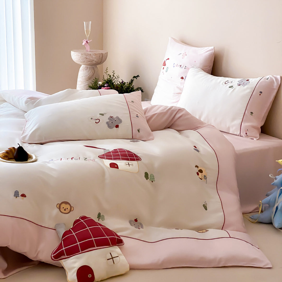 Children's bedding set made of cotton satin with appliquéd bear and car motifs