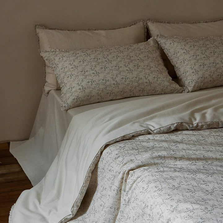 Light flower percale bedding set with fine vintage pattern and breathable feel