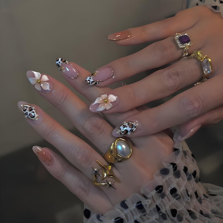 Nail art set with floral and animal accents Kalsten