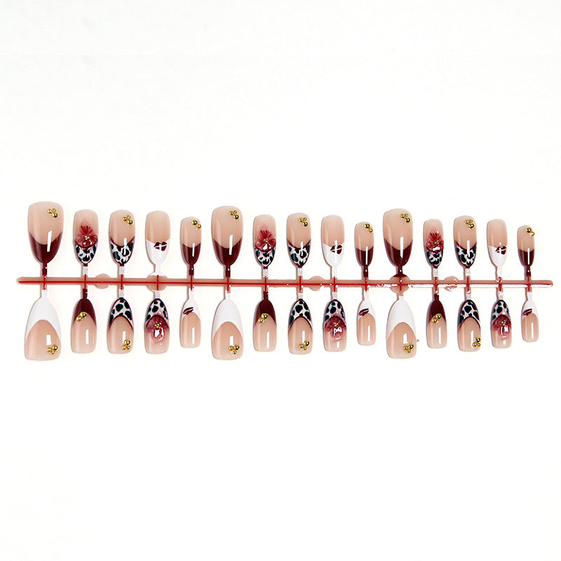 Artificial nail set with elegant floral patterns and glamorous details Kalsten