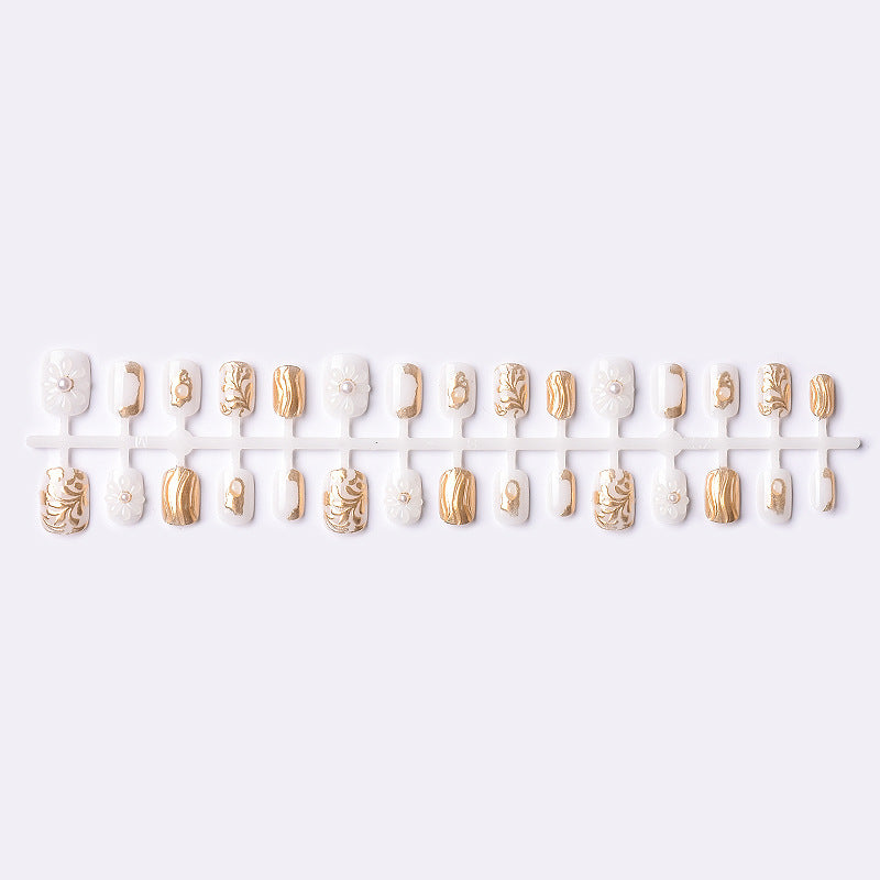 Elegant Press-On Nail Art Set with Gold Detailing Kalsten