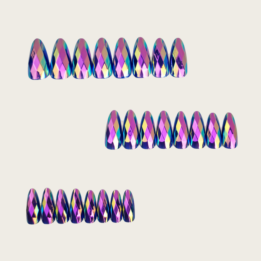 Glamorous artificial nails in 3D crystal look Kalsten
