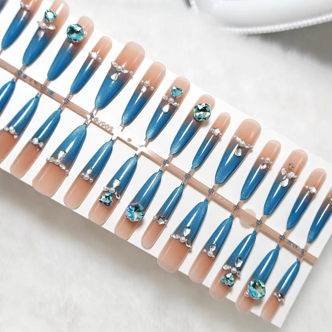 Artificial nails with elegant glitter and stone details Kalsten