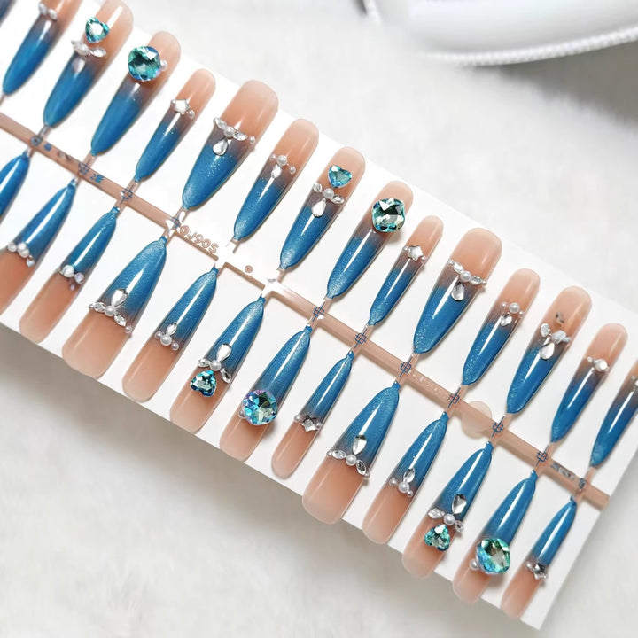 Artificial nails with elegant glitter and stone details Kalsten