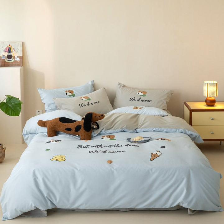Embroidered cotton bedding set with Christmas tree and wreath emblems