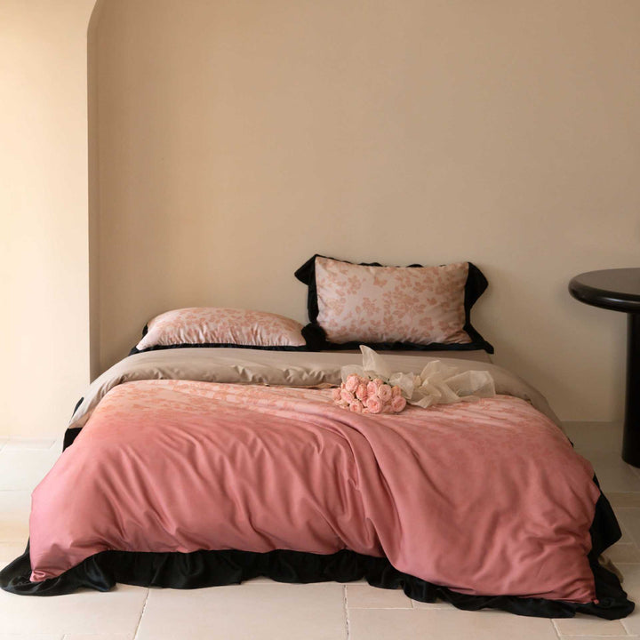 Satin bedding set with floral micro jacquard and contrasted hem