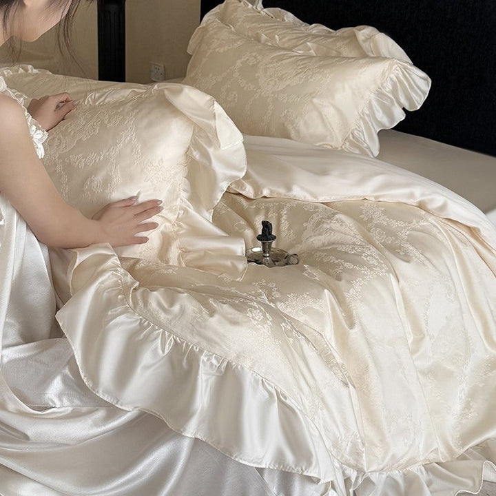 Elegant bedding set with jacquard floral pattern, frill and soft cotton satin