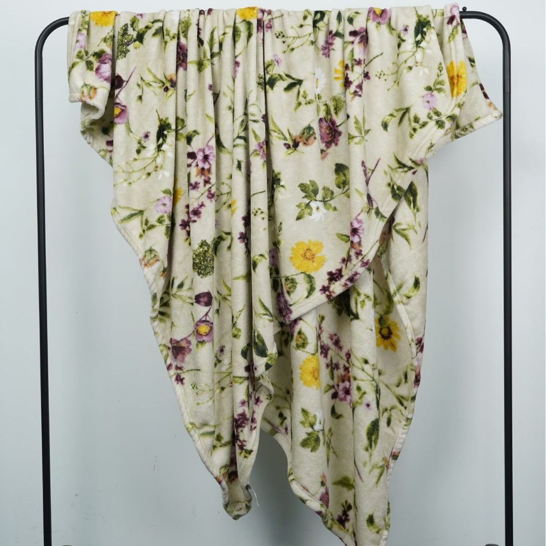 Floral Patterned Cozy Throw Blanket