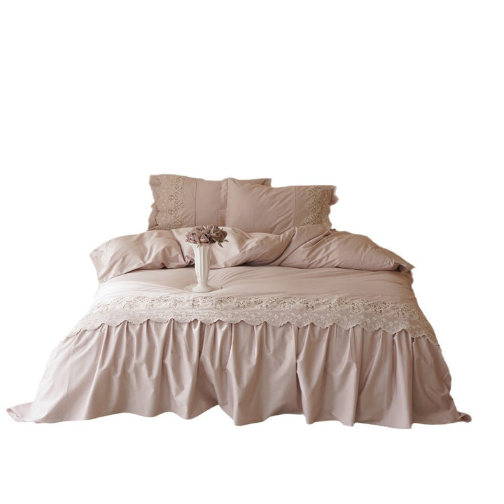 Bedding set made of cotton satin with lace trim and ruffle