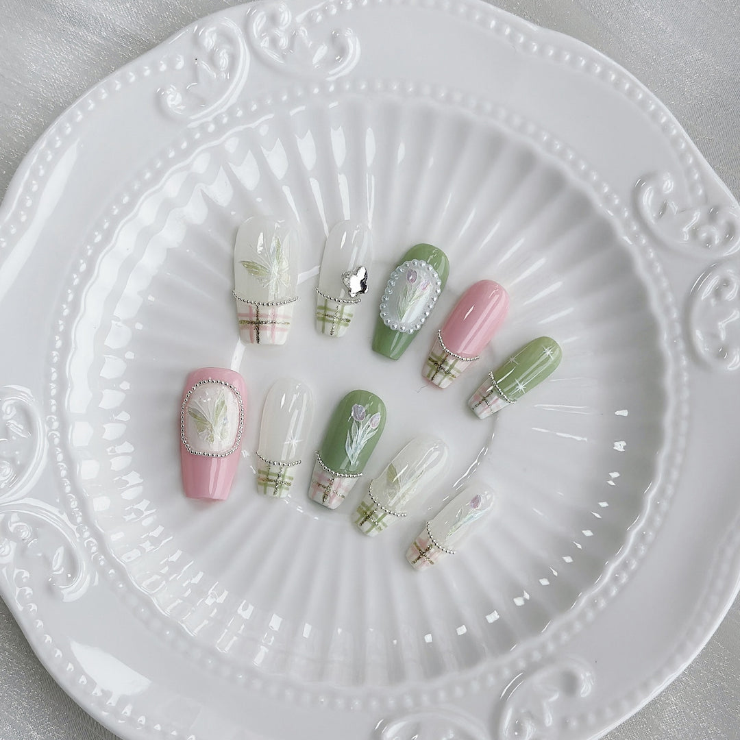 Artistic Floral Press-On Nail Set  1791773346