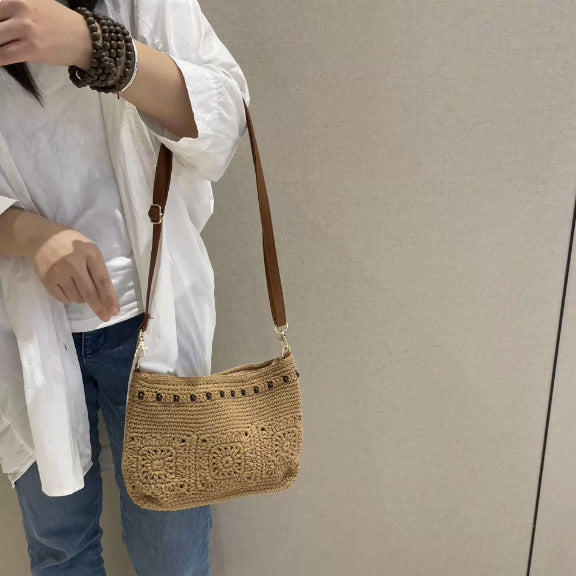 Fashionable crossbody bag with embroidery Kalsten
