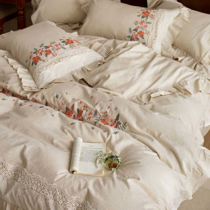 Duvet cover set made of cotton-linen with embroidered folklore flower motif, lace trim and frill