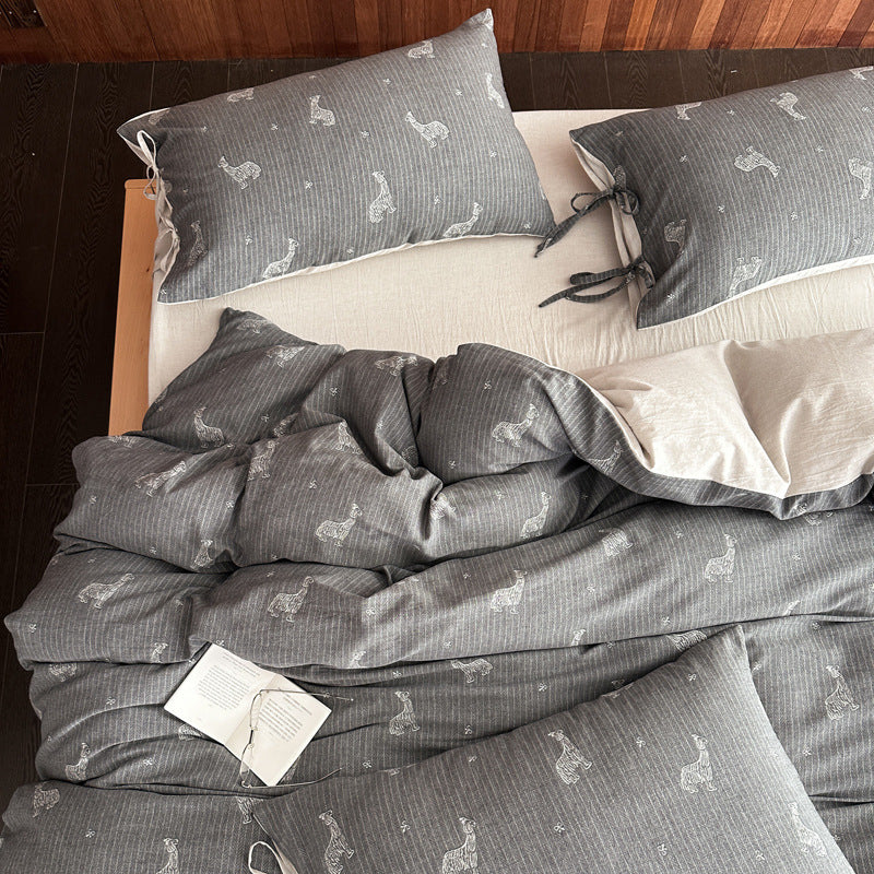 Duvet cover set made of lightweight linen-cotton blend with delicate cat embroidery and ties