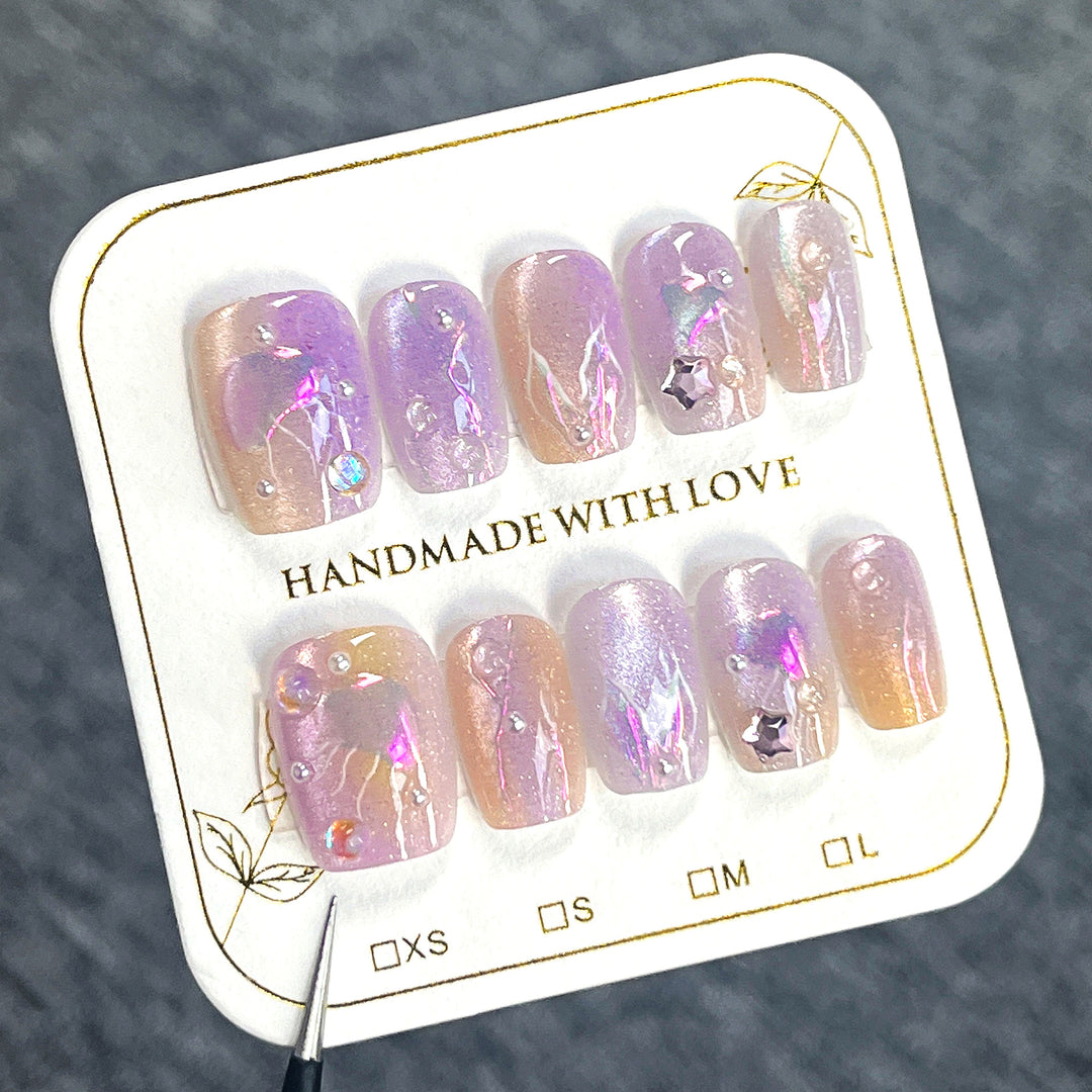 Artificial nail art with sparkling accents and transparent color gradient Kalsten