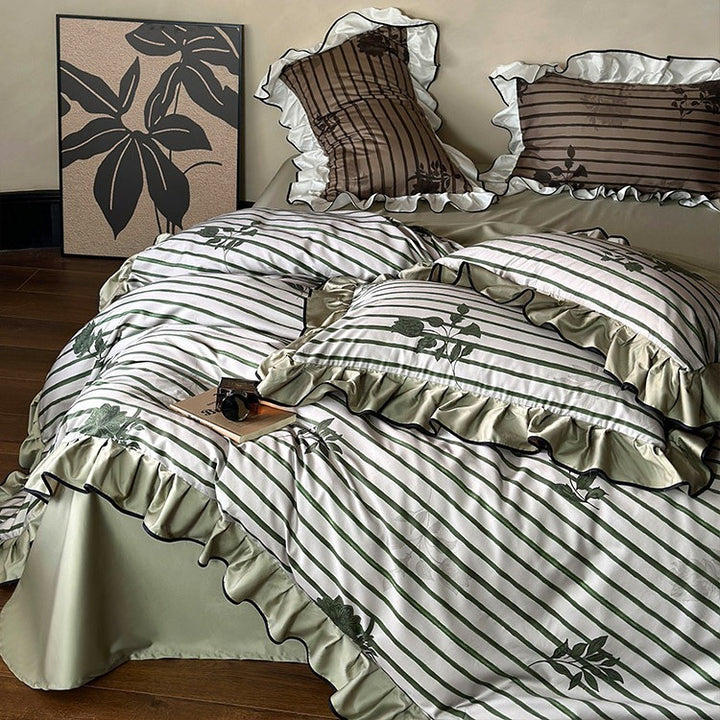 Romantic ruffled bedding set made of cotton satin with striped and floral jacquard
