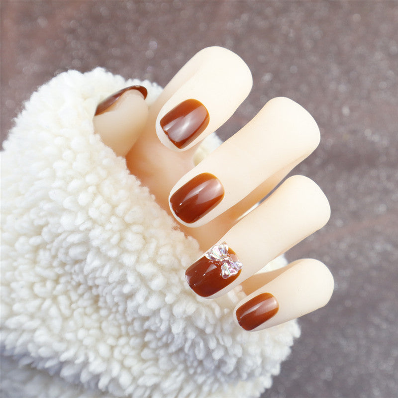 Elegant Press-On Nail Design with Rhinestone Accent