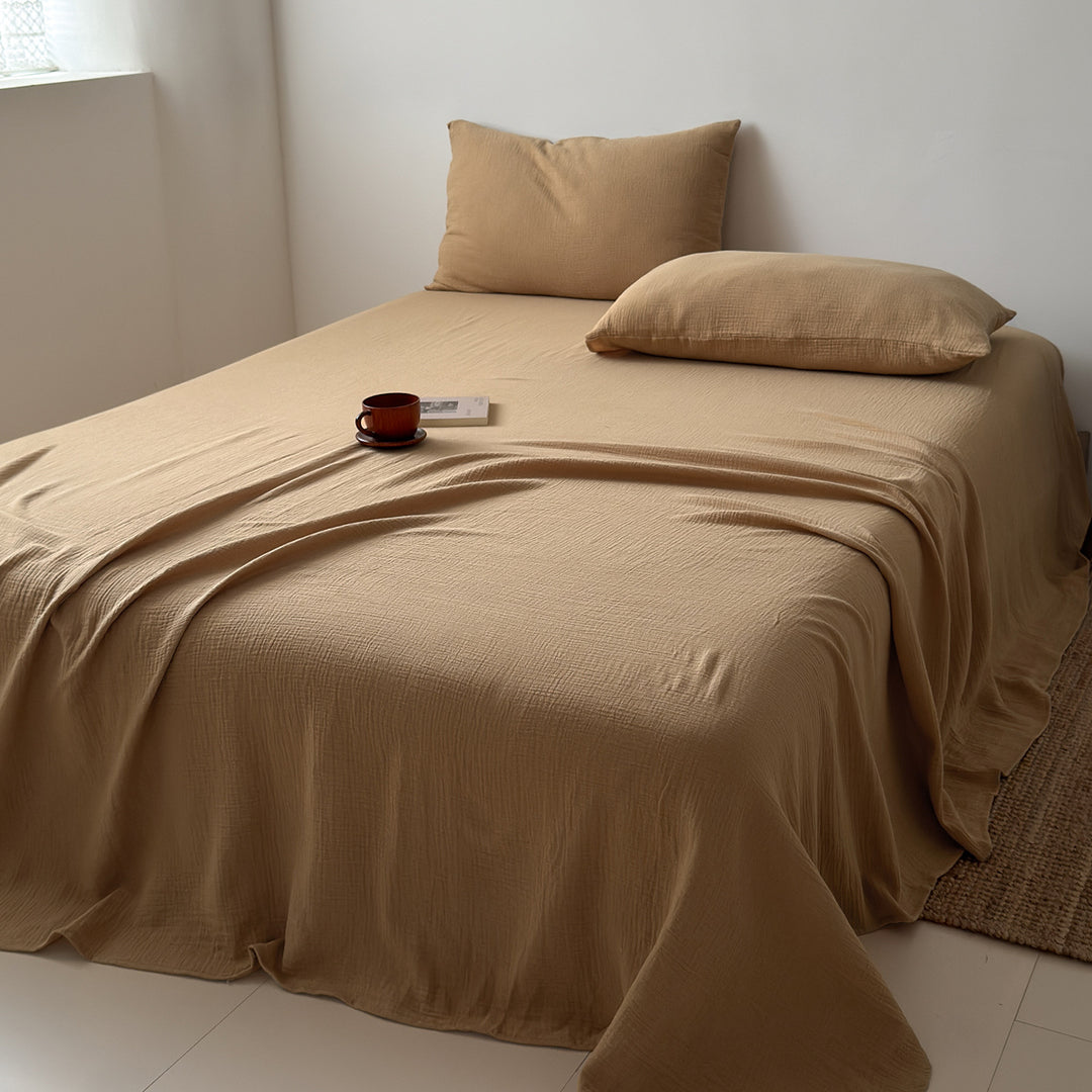 Bedding set made of cotton gauze with throw and pillow covers