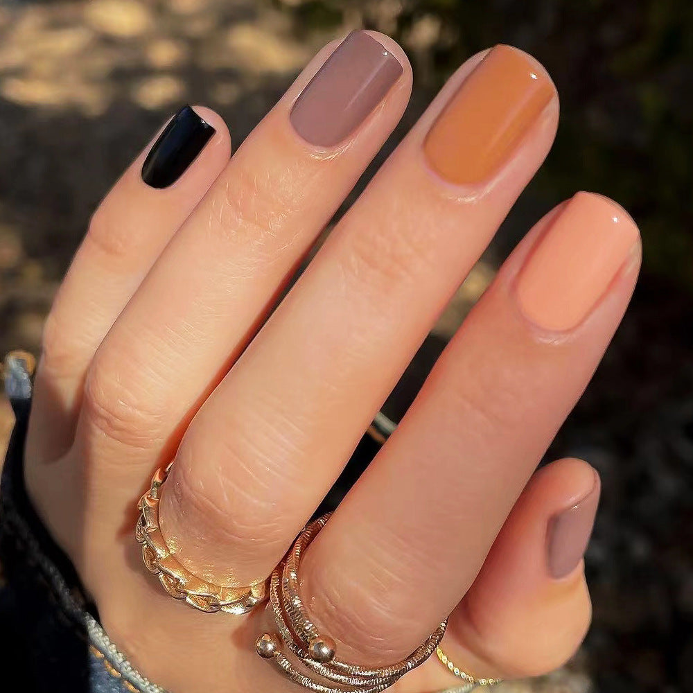 Artful nail extensions with an elegant leaf pattern Kalsten