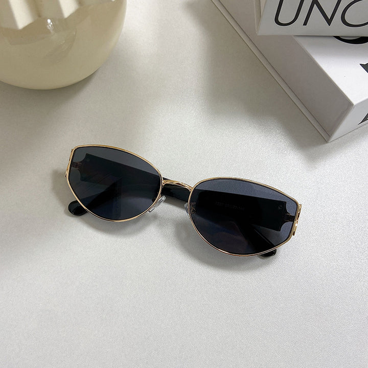 Fashionable Cat-Eye Sunglasses with Golden Frame Kalsten