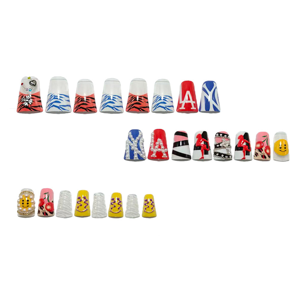 Artificial nails with extravagant designs Kalsten