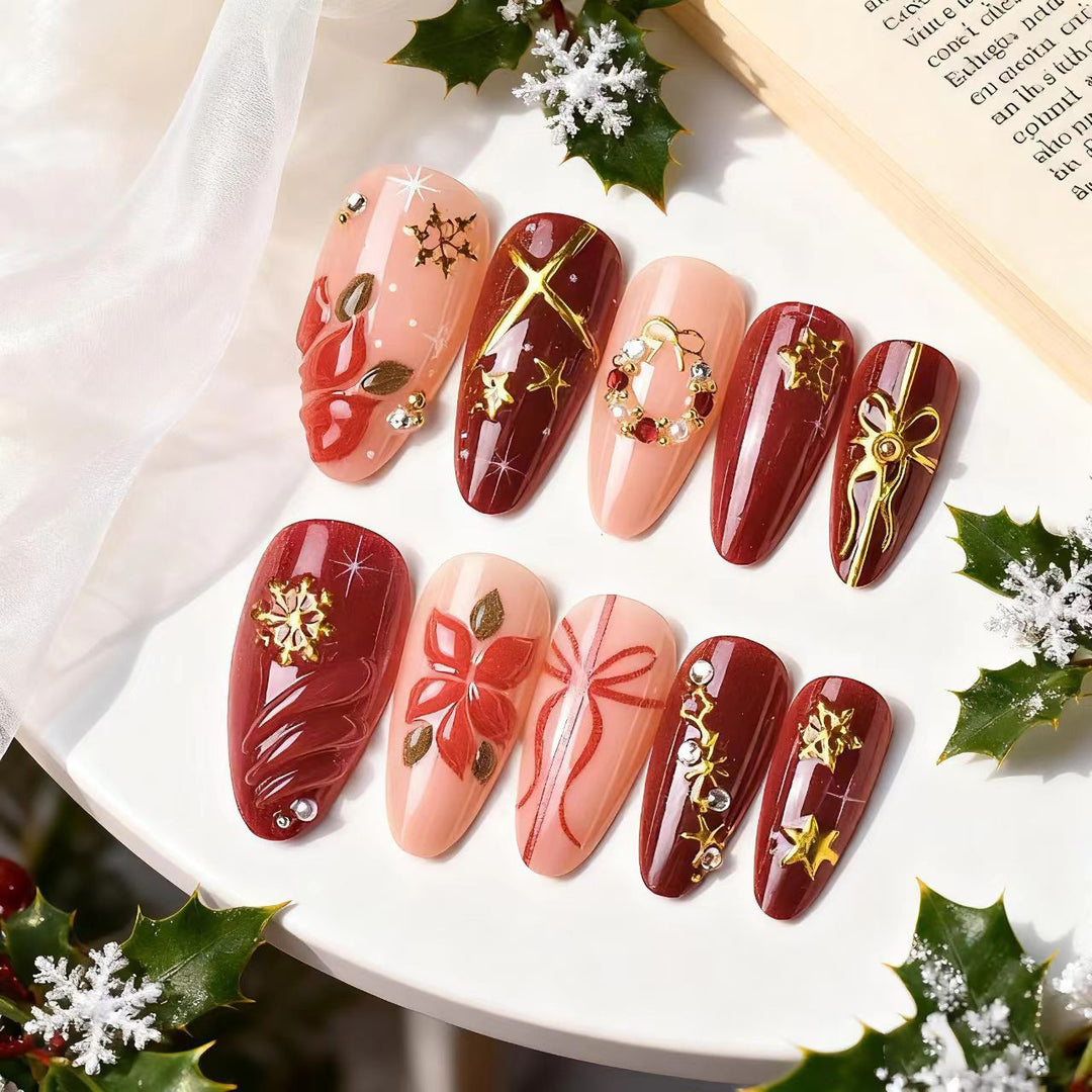 Artificial nail set with luxurious Christmas designs and glamorous accents Kalsten