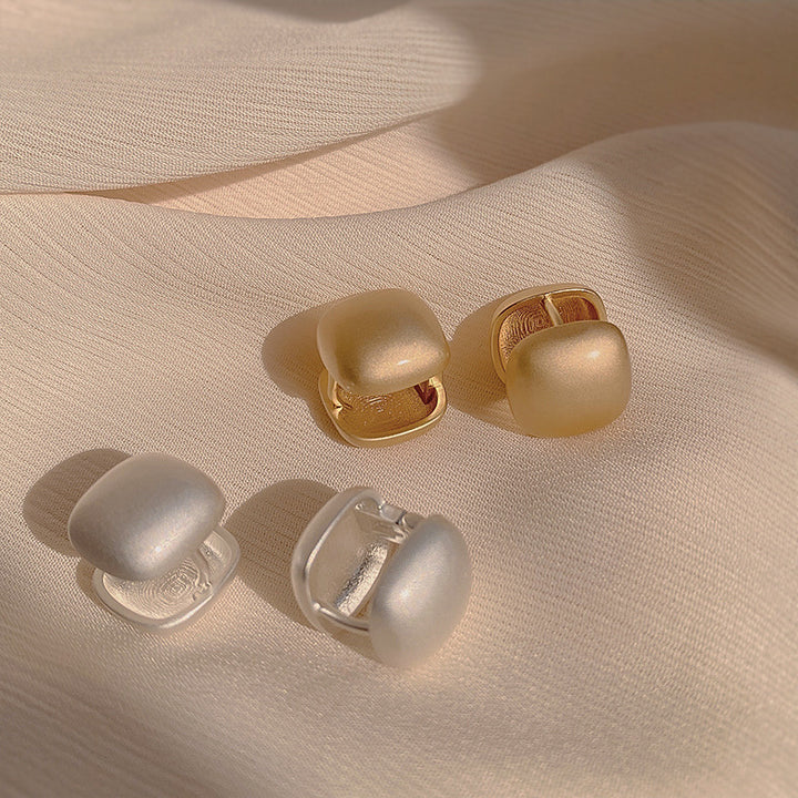 Stylish stud earrings with minimalist design Kalsten