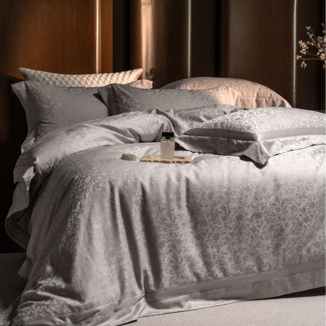 Luxurious satin jacquard bedding set with fine damask pattern and Oxford pillow