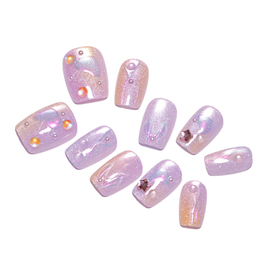 Artificial nail art with sparkling accents and transparent color gradient Kalsten