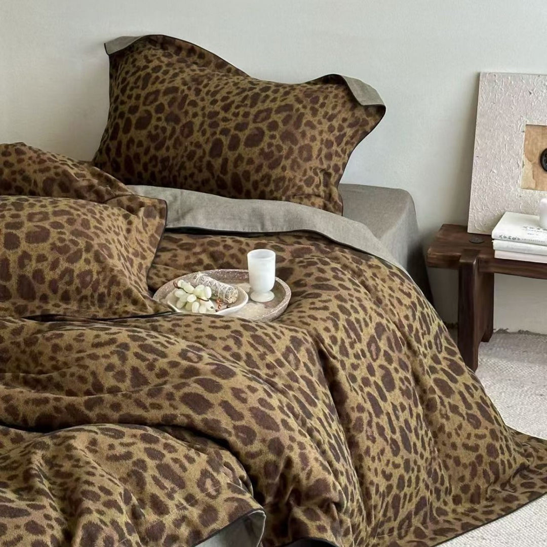 Reversible cotton satin bedding set with leopard pattern and contrasting trim