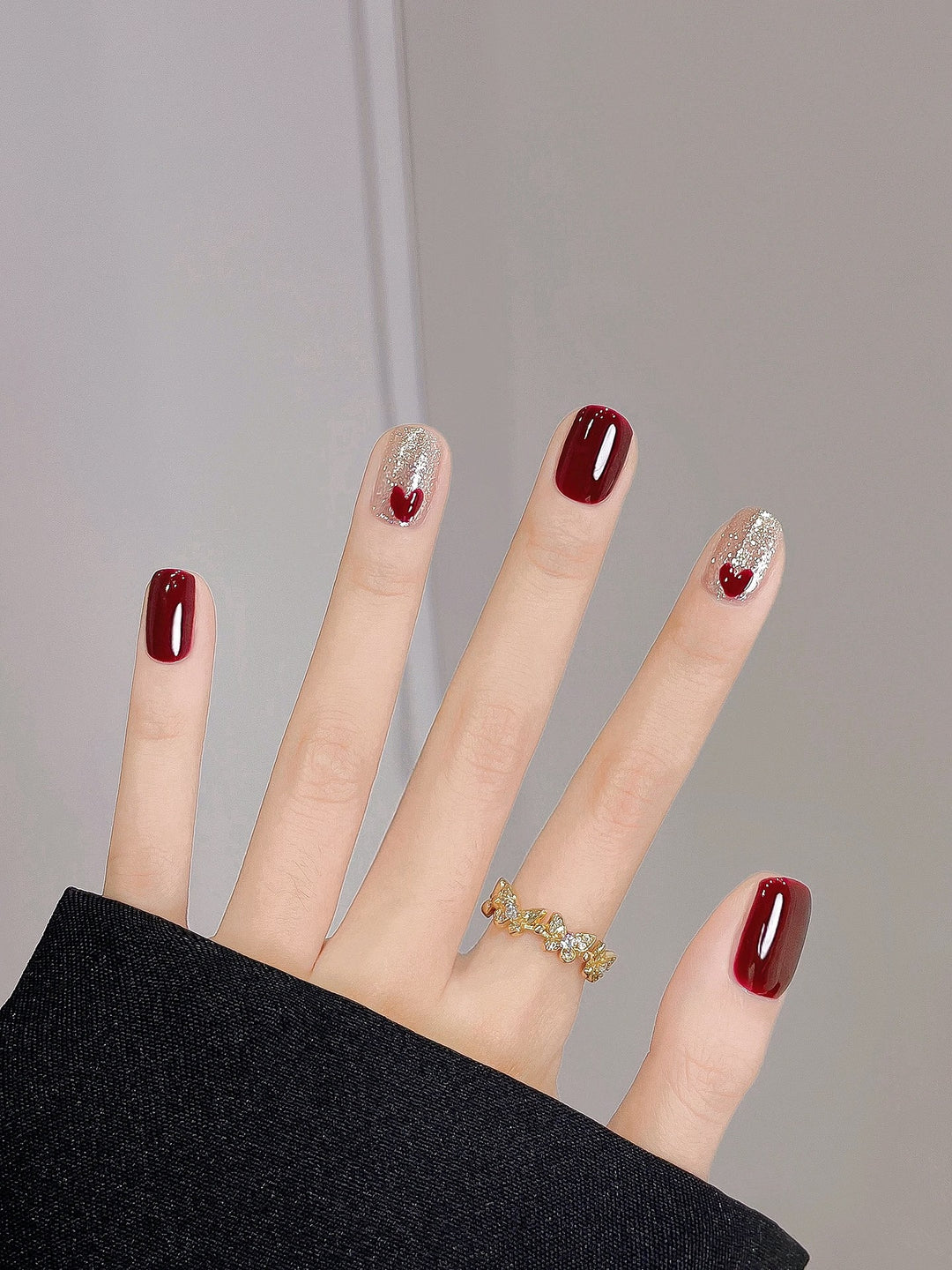 Artistic Heart-Themed Press-On Nail Art Set