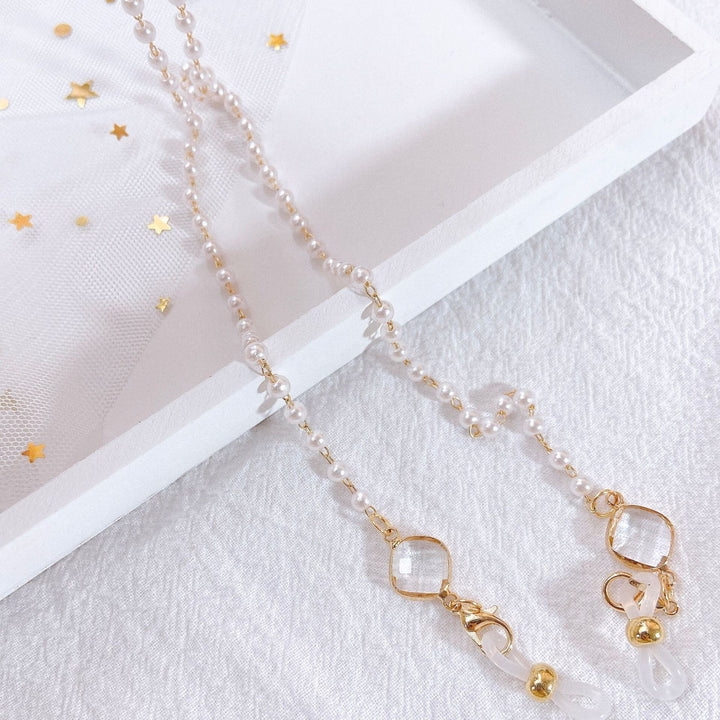 Elegant pearl necklace with golden accents Kalsten
