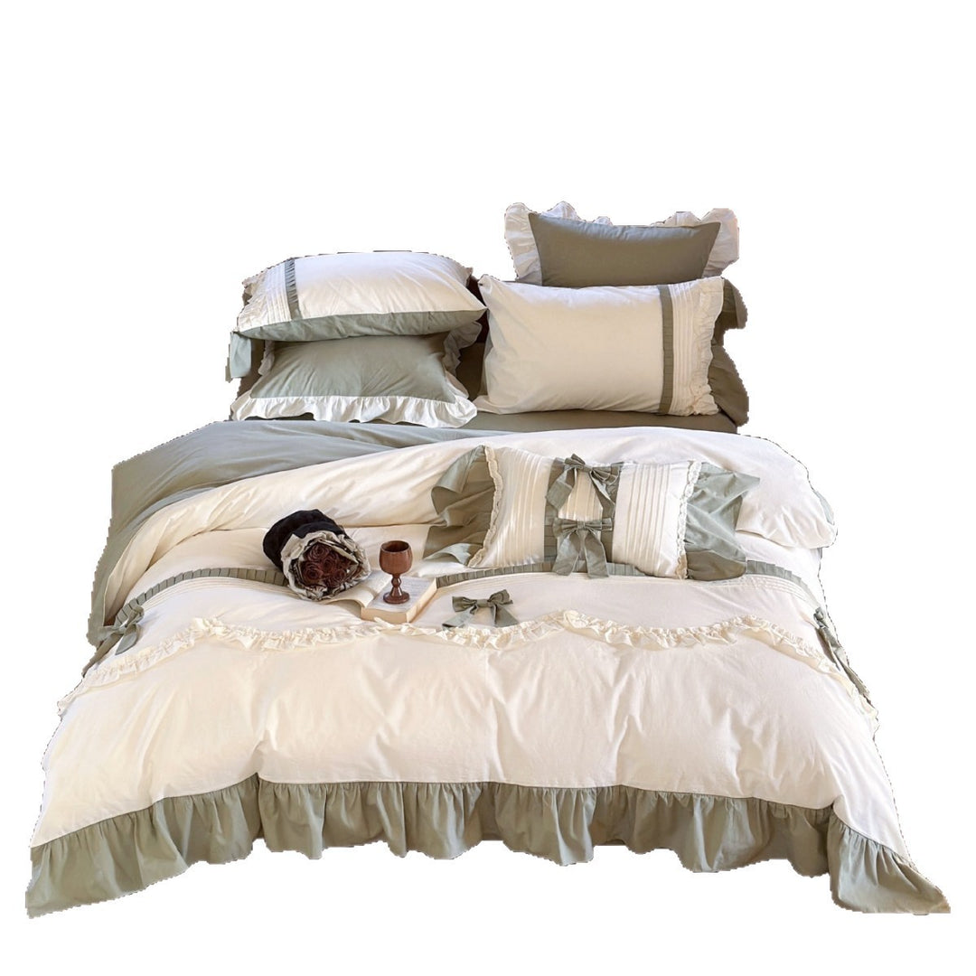 Bedding set in cottage chic with gathered hem and bow application