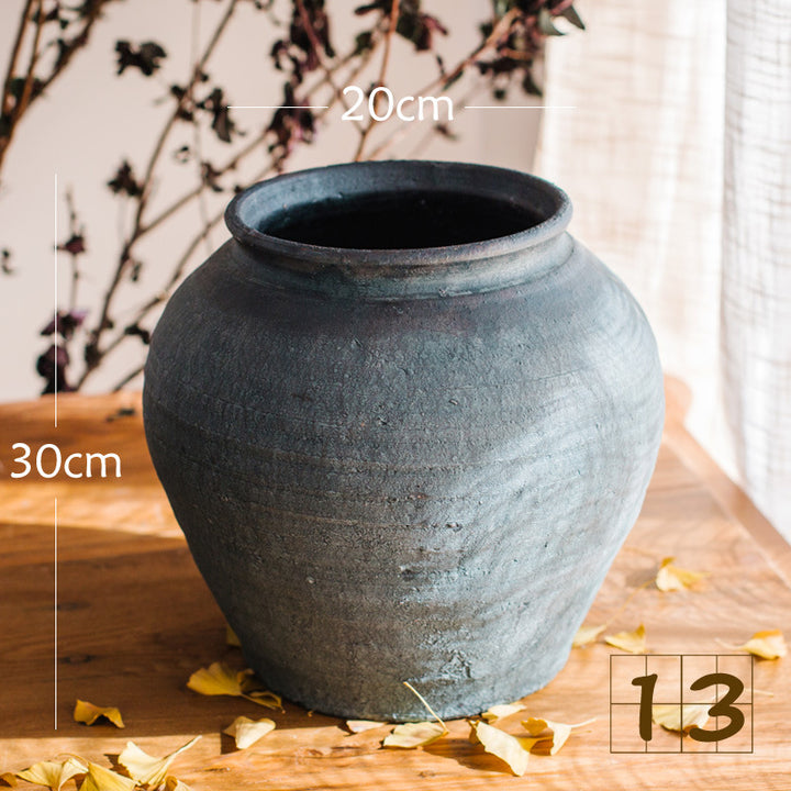 Rustic ceramic pot with handmade design Kalsten