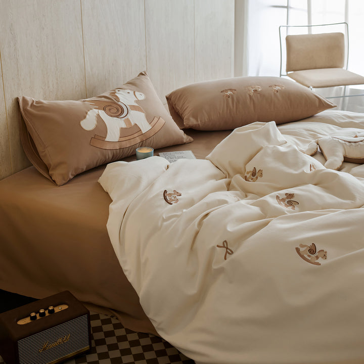 Children's bedding set with chenille sheep appliqués and soft percale fabric