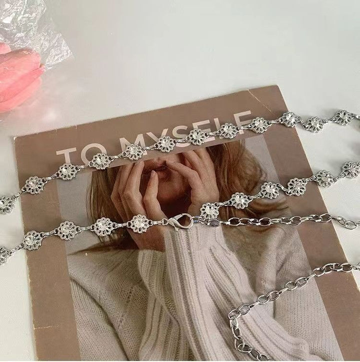 Elegant necklace with pearls and heart pendants Kalsten