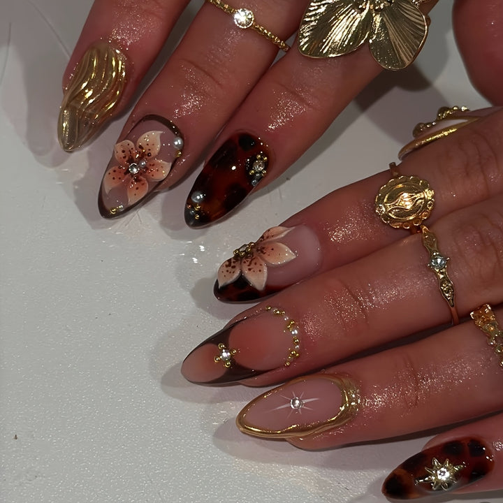 Artistic Floral Accent Press-On Nail Set Kalsten