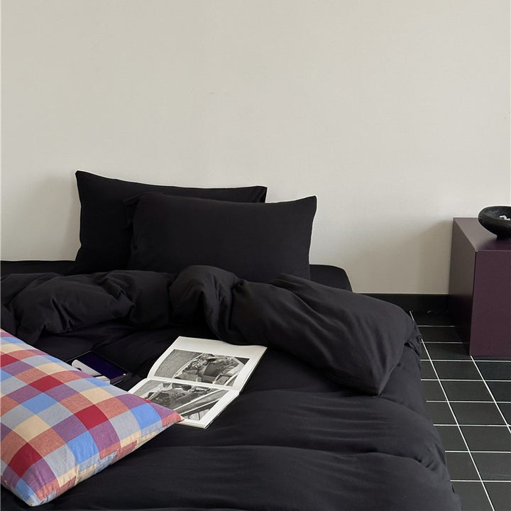 Minimalist Mako satin bedding set with extra-soft surface and easy-care weaving