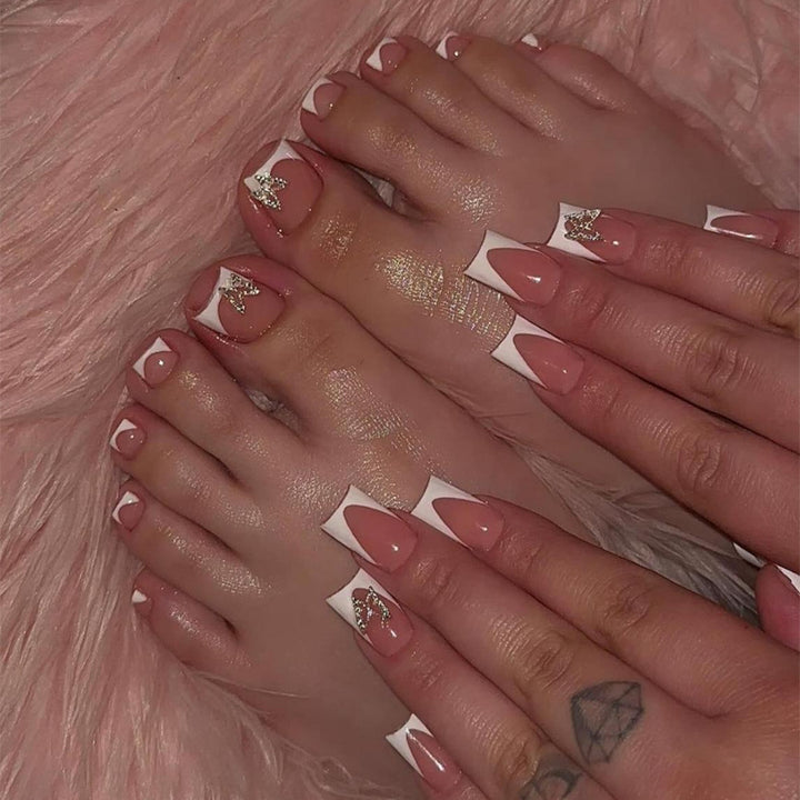 Artificial nail set with elegant French tip design and modern accents Kalsten